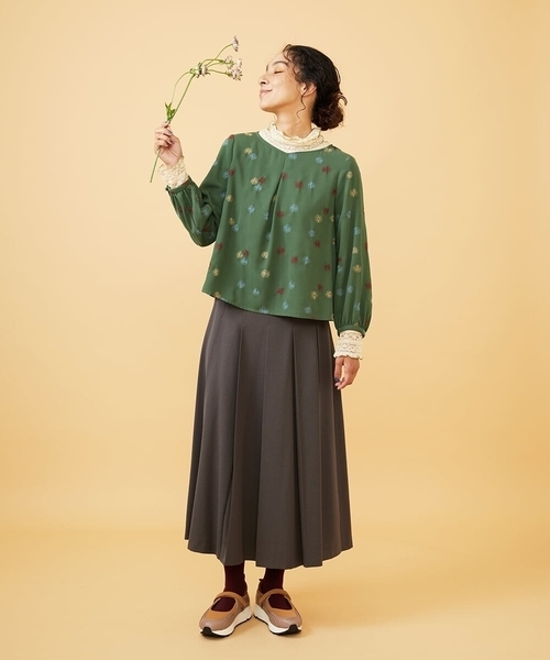 Jocomomola(ホコモモラ)の「Estrella ハートネックフラワー刺繍ブラウス(シャツ/ブラウス・レディース・オレンジ系その他/グリーン・40/42)」の7枚目の写真