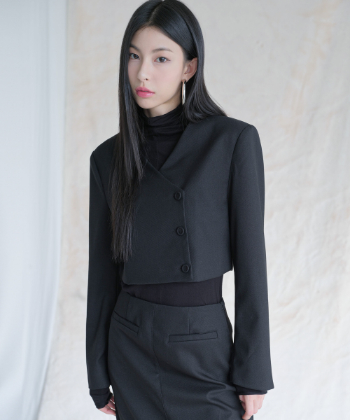 AVANDRESS（アバンドレス ）の「Karin Crop Jacket CHARCOAL（テーラードジャケット・レディース・チャコール・SMALL/MEDIUM）」の3枚目の写真