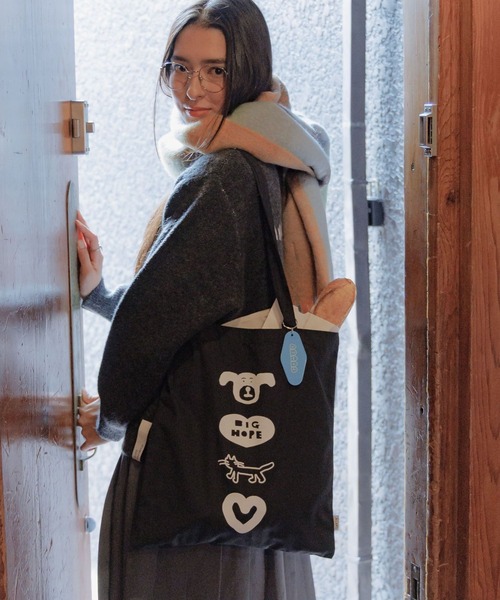 ALAND（エーランド）の「【UNISEX】ALAND×INAPSQUARE／プレートキーホルダー（キーホルダー・レディース・ホワイト/その他1/ブルー/ブラック・FREE）」の5枚目の写真