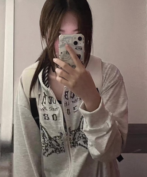 NOVESSEL(ノベセル)の「『NOVESSEL/ノベセル』プリントデザインジップアップパーカー(パーカー・レディース・ホワイト・S)」の3枚目の写真