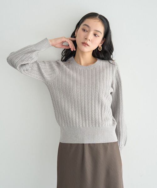 YECCA VECCA(イェッカヴェッカ)の「金釦ミニケーブルニット(ニット/セーター・レディース・ボルドー/アイボリー/サックスブルー/杢グレー/チャコールグレー・FREE)」の3枚目の写真