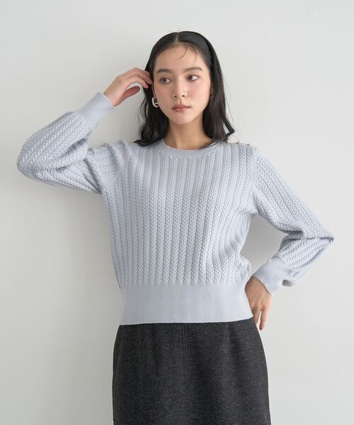 YECCA VECCA(イェッカヴェッカ)の「金釦ミニケーブルニット(ニット/セーター・レディース・ボルドー/アイボリー/サックスブルー/杢グレー/チャコールグレー・FREE)」の4枚目の写真