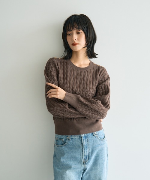 YECCA VECCA(イェッカヴェッカ)の「金釦ミニケーブルニット(ニット/セーター・レディース・ボルドー/アイボリー/サックスブルー/杢グレー/チャコールグレー・FREE)」の1枚目の写真