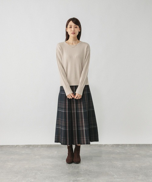 GLOBAL WORK（グローバルワーク）の「洗えるケーブルプルオーバー/606611（ニット/セーター・レディース・ブルー系その他/ネイビー/ライトグレー/レッド/グレイッシュベージュ/オフホワイト・LARGE/MEDIUM/SMALL）」の11枚目の写真