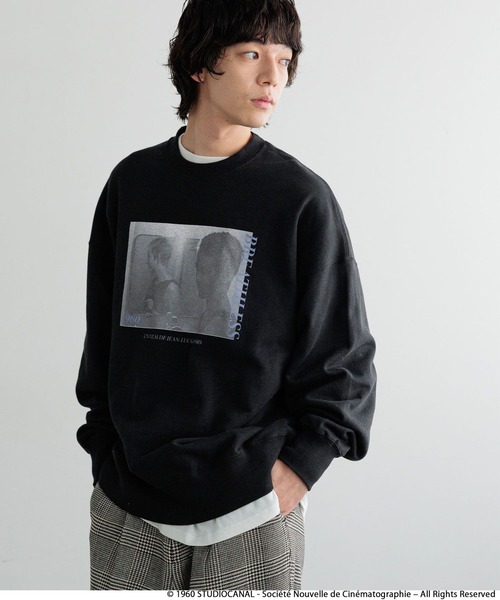 LOWRYS FARM(ローリーズファーム)の「【LFM(U)】ジャン・リュック・ゴダール映画作品/フォトスウェットクルーネック 612807(スウェット・メンズ・アイボリー/ブラック/ホワイト・MEDIUM/LARGE)」の1枚目の写真