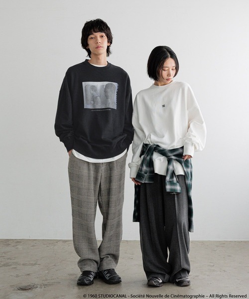 LOWRYS FARM(ローリーズファーム)の「【LFM(U)】ジャン・リュック・ゴダール映画作品/フォトスウェットクルーネック 612807(スウェット・メンズ・アイボリー/ブラック/ホワイト・MEDIUM/LARGE)」の4枚目の写真