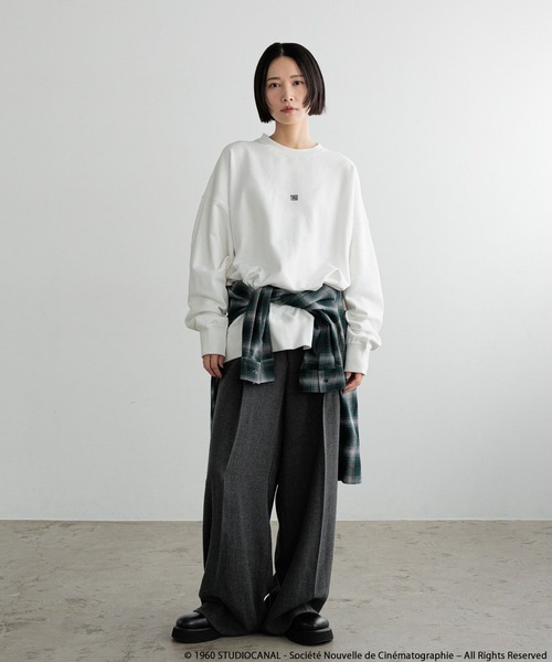 LOWRYS FARM(ローリーズファーム)の「【LFM(U)】ジャン・リュック・ゴダール映画作品/フォトスウェットクルーネック 612807(スウェット・メンズ・アイボリー/ブラック/ホワイト・MEDIUM/LARGE)」の5枚目の写真