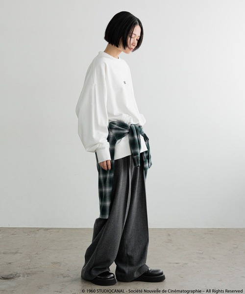 LOWRYS FARM(ローリーズファーム)の「【LFM(U)】ジャン・リュック・ゴダール映画作品/フォトスウェットクルーネック 612807(スウェット・メンズ・アイボリー/ブラック/ホワイト・MEDIUM/LARGE)」の6枚目の写真