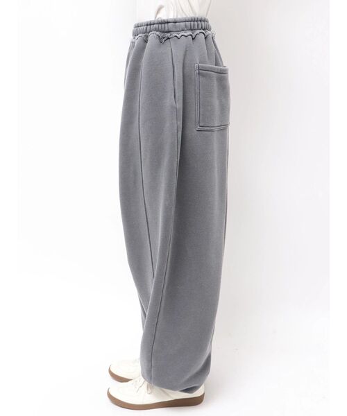 Ungrid(アングリッド)の「ピグメントスウェットルーズパンツ(スウェットパンツ・レディース・ベージュ/チャコールグレー・FREE)」の10枚目の写真