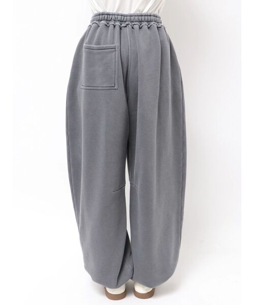 Ungrid(アングリッド)の「ピグメントスウェットルーズパンツ(スウェットパンツ・レディース・ベージュ/チャコールグレー・FREE)」の11枚目の写真