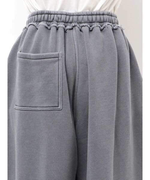 Ungrid(アングリッド)の「ピグメントスウェットルーズパンツ(スウェットパンツ・レディース・ベージュ/チャコールグレー・FREE)」の12枚目の写真