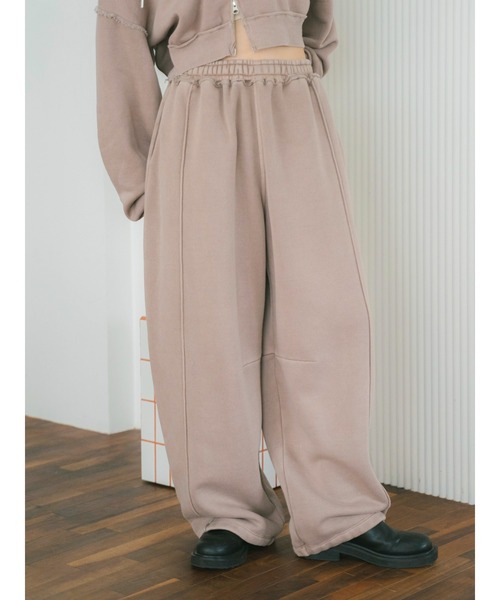 Ungrid(アングリッド)の「ピグメントスウェットルーズパンツ(スウェットパンツ・レディース・ベージュ/チャコールグレー・FREE)」の2枚目の写真