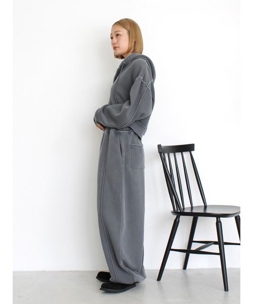 Ungrid(アングリッド)の「ピグメントスウェットルーズパンツ(スウェットパンツ・レディース・ベージュ/チャコールグレー・FREE)」の15枚目の写真