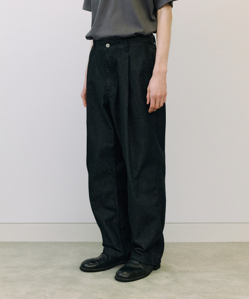 ENDOOR(エンドア)の「deep tuck washed denim pants (black)(デニムパンツ・メンズ・その他・1/3)」の1枚目の写真