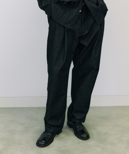 ENDOOR(エンドア)の「deep tuck washed denim pants (black)(デニムパンツ・メンズ・その他・1/3)」の4枚目の写真