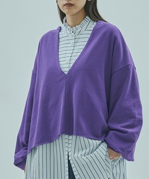 V-NECK SWEATSHIRT