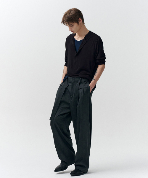 NOIRER(ノイア)の「レイヤードヘンリーネックロングスリーブTシャツ(ブラックネイビー)(Tシャツ/カットソー・メンズ・その他・48/50/52)」の4枚目の写真