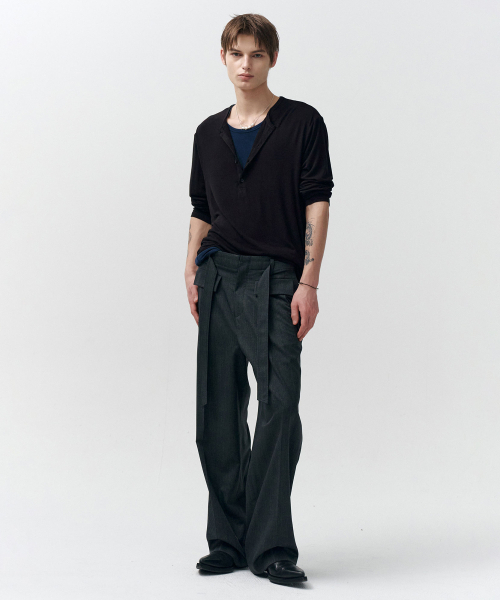 NOIRER(ノイア)の「レイヤードヘンリーネックロングスリーブTシャツ(ブラックネイビー)(Tシャツ/カットソー・メンズ・その他・48/50/52)」の5枚目の写真