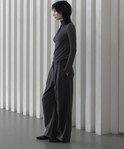 320SHOWROOM(320ショールーム)の「Wool Blend Side Button Pintuck Elastic Pants Charcoal(スラックス・レディース・チャコール・SMALL)」の3枚目の写真