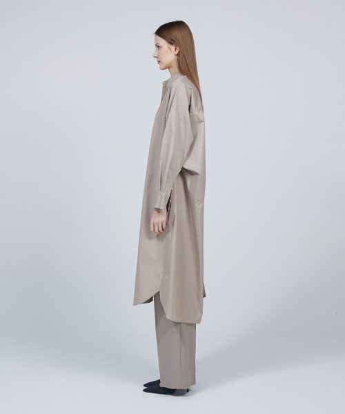 MMAM（ムアム）の「[ESSENTIAL] Logo embroidered long shirt dress（ワンピース・レディース・ベージュ・FREE）」の3枚目の写真