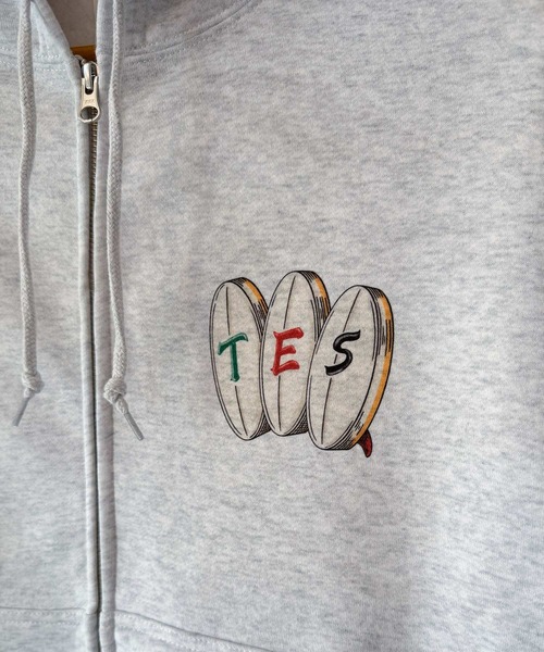 The Endless Summer(エンドレスサマー)の「【WEB / FLAG SHOP限定】TES CALIFORNIA BOX SILHOUETTE ZIP PK / ボックスシルエットジップパーカー(パーカー・メンズ・A/B・SMALL/MEDIUM/LARGE/X-LARGE)」の4枚目の写真