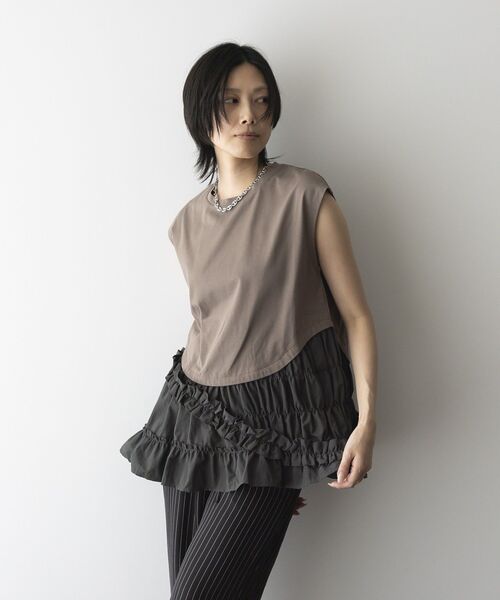 GARAGE OF GOOD CLOTHING（ガレージオブグッドクロージング）の「フリルデザインドッキングプルオーバー（Tシャツ/カットソー・レディース・ホワイト/ブラック/モカ・FREE）」の3枚目の写真