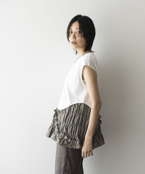 GARAGE OF GOOD CLOTHING（ガレージオブグッドクロージング）の「フリルデザインドッキングプルオーバー（Tシャツ/カットソー・レディース・ホワイト/ブラック/モカ・FREE）」の6枚目の写真