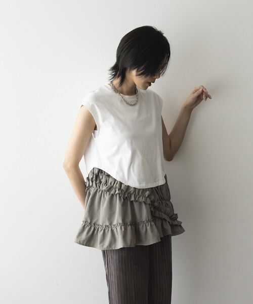 GARAGE OF GOOD CLOTHING（ガレージオブグッドクロージング）の「フリルデザインドッキングプルオーバー（Tシャツ/カットソー・レディース・ホワイト/ブラック/モカ・FREE）」の7枚目の写真