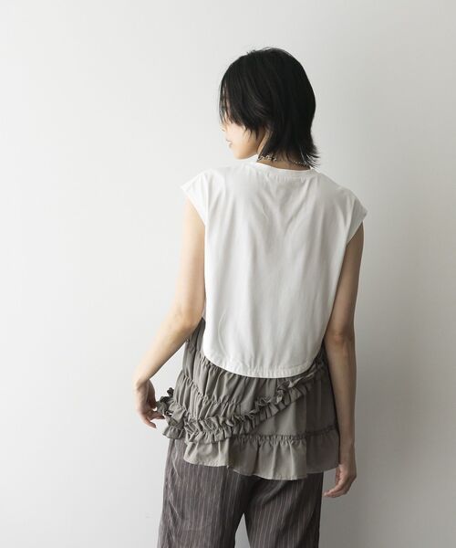 GARAGE OF GOOD CLOTHING（ガレージオブグッドクロージング）の「フリルデザインドッキングプルオーバー（Tシャツ/カットソー・レディース・ホワイト/ブラック/モカ・FREE）」の8枚目の写真