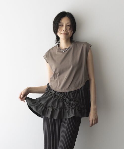 GARAGE OF GOOD CLOTHING（ガレージオブグッドクロージング）の「フリルデザインドッキングプルオーバー（Tシャツ/カットソー・レディース・ホワイト/ブラック/モカ・FREE）」の17枚目の写真