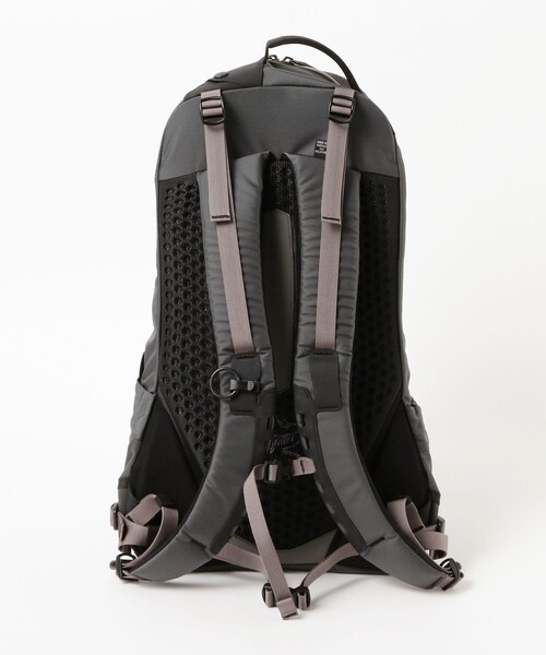 ARC'TERYX（アークテリクス）の「ARC’TERYX / Arro 22 Backpack（バックパック/リュック・メンズ・グレー/グリーン系その他3・ONE SIZE）」の3枚目の写真
