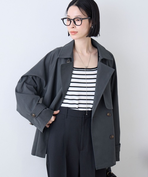 Aunely(オーネリー)の「【Aunely】奥ゆかしぃルエット 撥水 ショート トレンチ コート/ 静電防止 & マシンウォッシュ<YOSOOIシリーズ>(トレンチコート・レディース・ベージュ/チャコールグレー・M/L)」の10枚目の写真