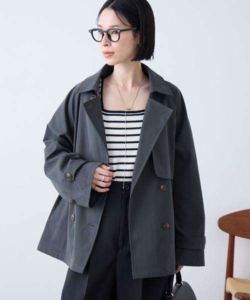 Aunely(オーネリー)の「【Aunely】奥ゆかしぃルエット 撥水 ショート トレンチ コート/ 静電防止 & マシンウォッシュ<YOSOOIシリーズ>(トレンチコート・レディース・ベージュ/チャコールグレー・M/L)」の12枚目の写真