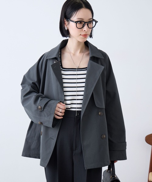 Aunely(オーネリー)の「【Aunely】奥ゆかしぃルエット 撥水 ショート トレンチ コート/ 静電防止 & マシンウォッシュ<YOSOOIシリーズ>(トレンチコート・レディース・ベージュ/チャコールグレー・M/L)」の16枚目の写真