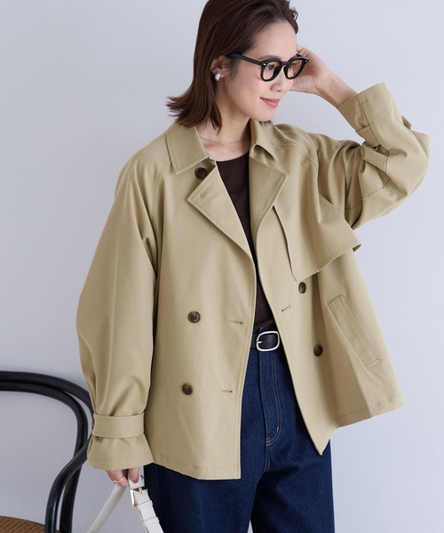 Aunely(オーネリー)の「【Aunely】奥ゆかしぃルエット 撥水 ショート トレンチ コート/ 静電防止 & マシンウォッシュ<YOSOOIシリーズ>(トレンチコート・レディース・ベージュ/チャコールグレー・M/L)」の5枚目の写真