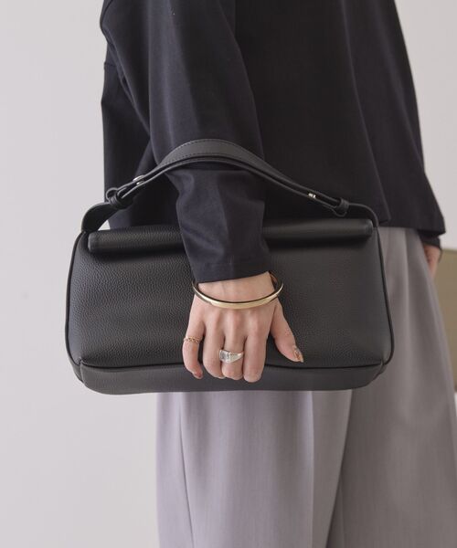 AMERICAN HOLIC（アメリカンホリック）の「2WAYワンハンドルフラップショルダー（ショルダーバッグ・レディース・レッド/ベージュ/ブラック・FREE）」の2枚目の写真