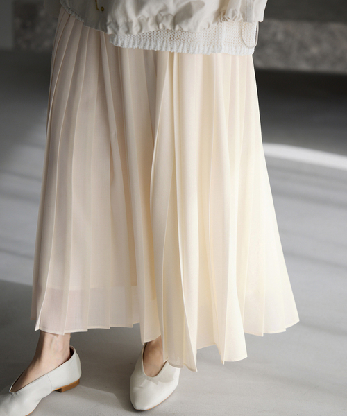 IENA（イエナ）の「ボイルシアープリーツスカート（スカート・レディース・ライトグレー/ホワイト・36/38）」の2枚目の写真