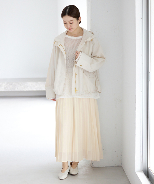 IENA（イエナ）の「ボイルシアープリーツスカート（スカート・レディース・ライトグレー/ホワイト・36/38）」の4枚目の写真