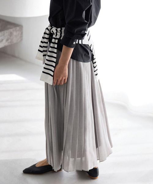 IENA（イエナ）の「ボイルシアープリーツスカート（スカート・レディース・ライトグレー/ホワイト・36/38）」の7枚目の写真