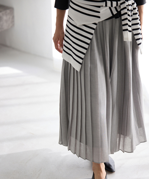 IENA（イエナ）の「ボイルシアープリーツスカート（スカート・レディース・ライトグレー/ホワイト・36/38）」の8枚目の写真