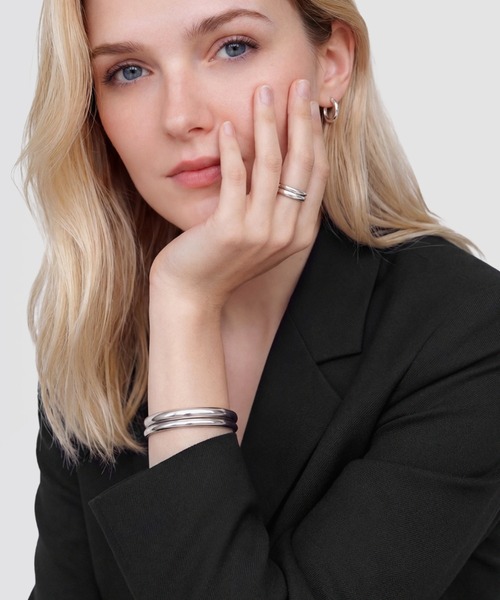 Daniel Wellington（ダニエルウェリントン）の「Classic Arch Cuff 6.0MM（ブレスレット・メンズ・イエローゴールド/ピンクゴールド/シルバー・S/L）」の2枚目の写真
