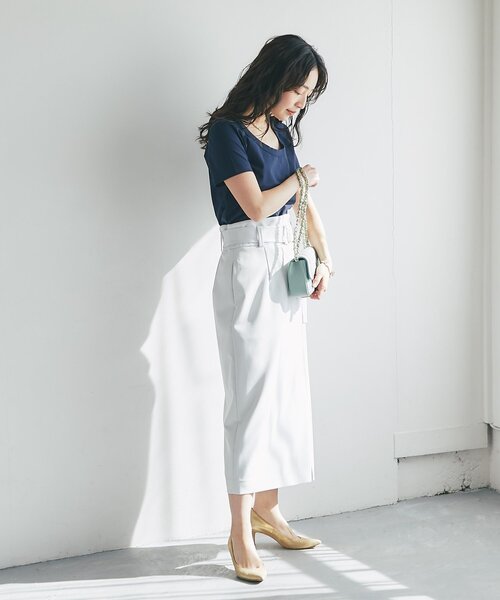 La boutique BonBon（ラブティックボンボン）の「【今すぐお届け！・オフィスで差がつく】ベルト付きナロースカート（スカート・レディース・オフホワイト/ライトグレー/ネイビー・38/34/36）」の12枚目の写真