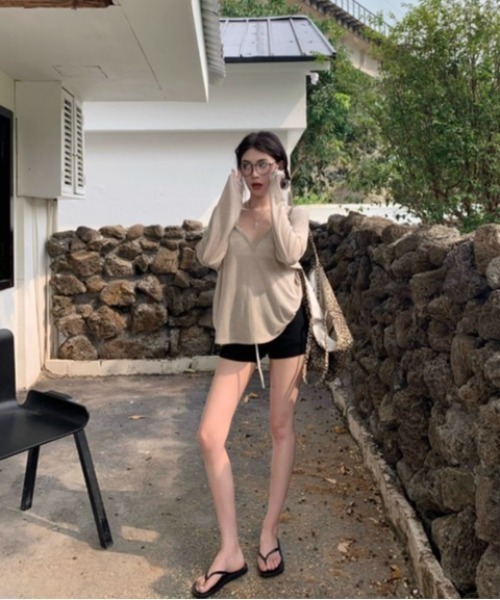 Ritzy(リッツィー)の「シアールーズシルエットVネックカットソー(Tシャツ/カットソー・レディース・ベージュ/ホワイト/ブラック・MEDIUM/LARGE)」の12枚目の写真