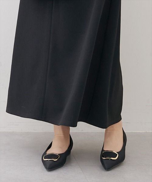 natural couture(ナチュラルクチュール)の「バックルポイントパンプス(パンプス・レディース・ブラック/ピンクベージュ/グレー・LARGE/MEDIUM)」の4枚目の写真