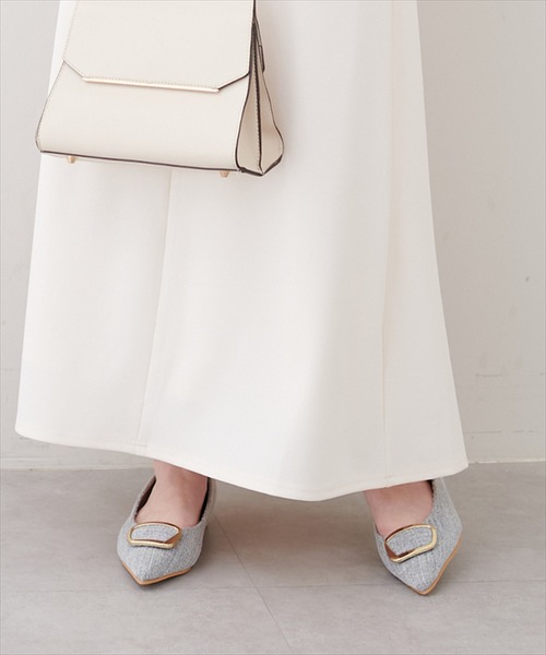 natural couture(ナチュラルクチュール)の「バックルポイントパンプス(パンプス・レディース・ブラック/ピンクベージュ/グレー・LARGE/MEDIUM)」の5枚目の写真