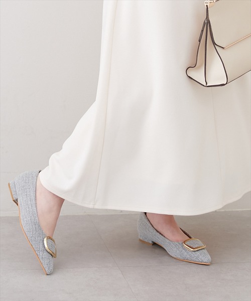 natural couture(ナチュラルクチュール)の「バックルポイントパンプス(パンプス・レディース・ブラック/ピンクベージュ/グレー・LARGE/MEDIUM)」の6枚目の写真