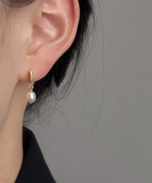 yu-ka(ユーカ)の「YU-KA:リーフドロップ パールピアス leaf drop Pearl pierce(ピアス(両耳用)・レディース・ゴールド・FREE)」の1枚目の写真