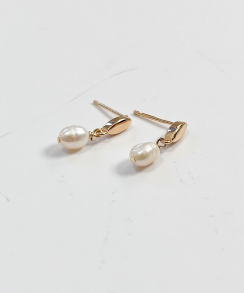 yu-ka(ユーカ)の「YU-KA:リーフドロップ パールピアス leaf drop Pearl pierce(ピアス(両耳用)・レディース・ゴールド・FREE)」の2枚目の写真