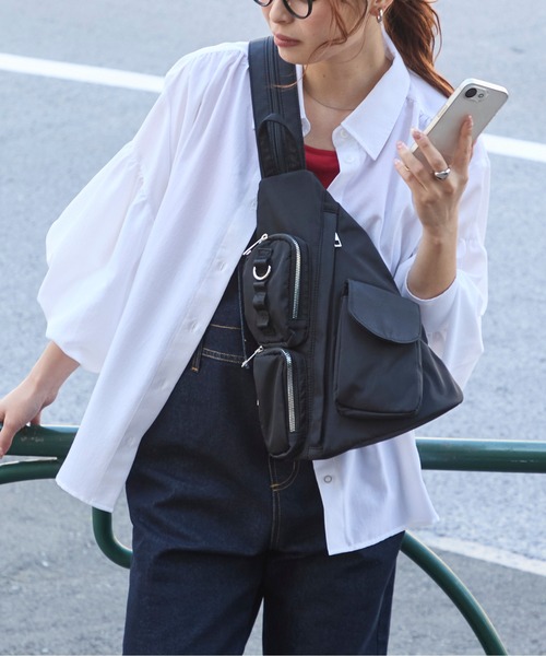 BONLECILL Marche(ボンルシールマルシェ)の「【BONLECILL Marche】2wayトライアングルボディバッグ(ボディバッグ/ウエストポーチ・レディース・ブラック・FREE)」の1枚目の写真