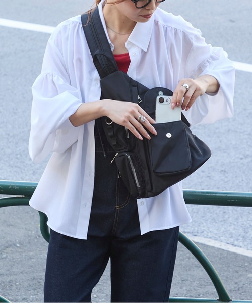 BONLECILL Marche(ボンルシールマルシェ)の「【BONLECILL Marche】2wayトライアングルボディバッグ(ボディバッグ/ウエストポーチ・レディース・ブラック・FREE)」の3枚目の写真